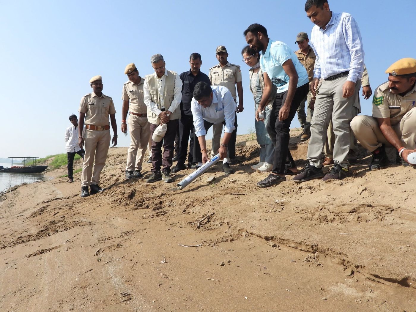 Shri Sanjay Sharma, Hon’ble Minister of State (Independent Charge) for Forest, Environment & Climate Change and Science & Technology, Government of Rajasthan, conducted the inaugural release of Fast-Track Head-Start gharials alongside the Gharial Ecology Project and the Department of Forest, Government of Rajasthan.
